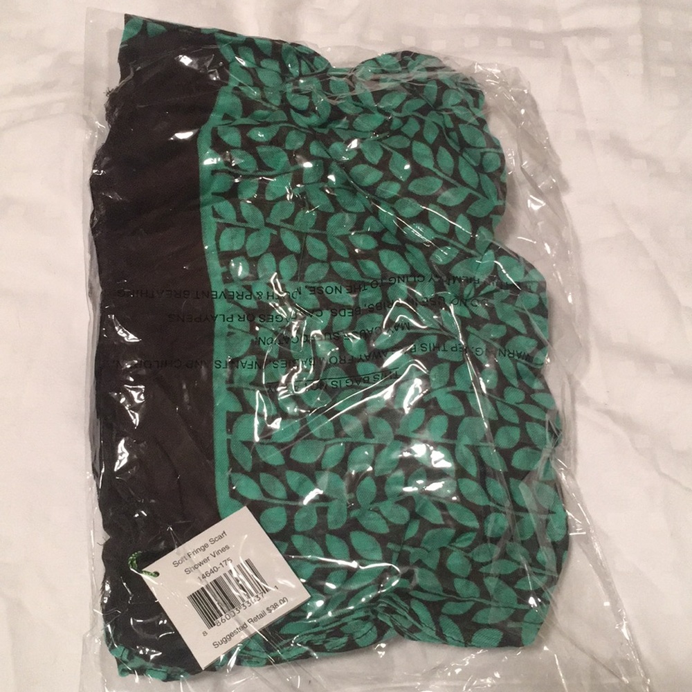 Vera Bradley light scarf in shower vines